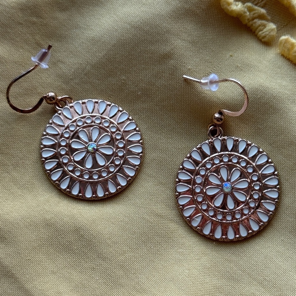 Chic Gold and White Floral Earrings